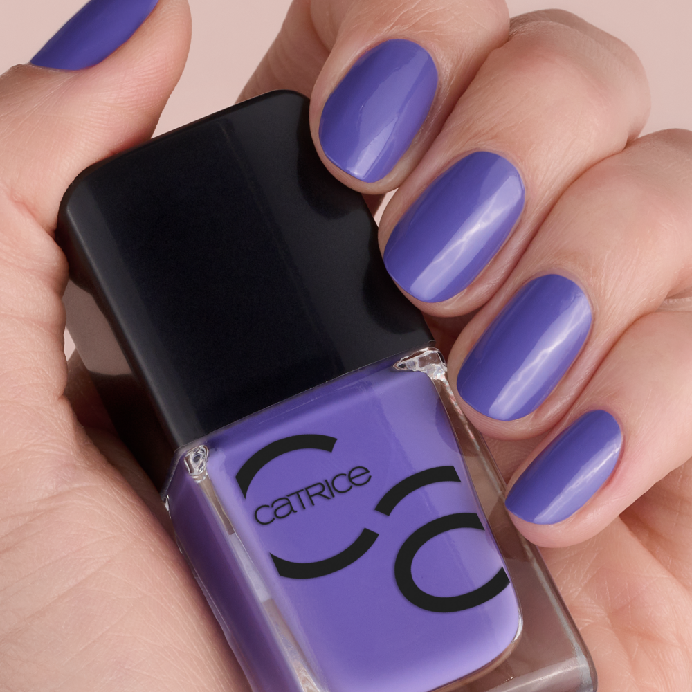 Bild: Catrice ICONAILS Gel Lacquer Nagellack plummy yummy